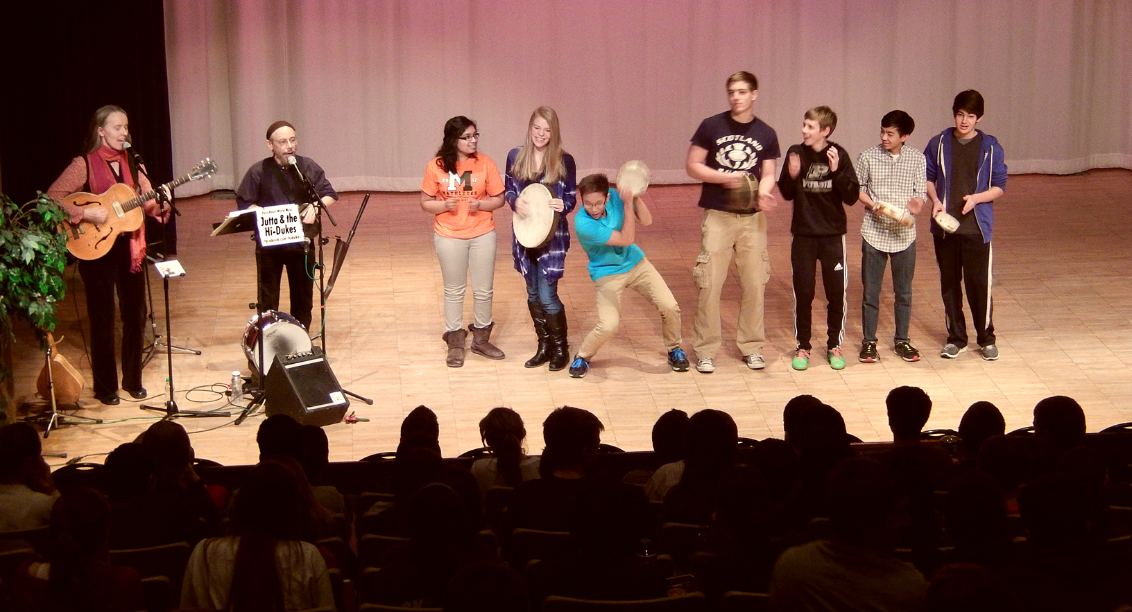 Jutta & the Hi-Dukes (tm) performing as a duet at Libertyville High School, Illinois.